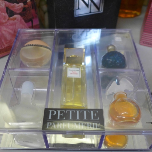 702 - A collection of perfumes