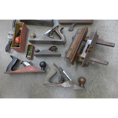 719 - Ten vintage wood planes