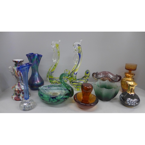 723 - A collection of glassware, including Wedgwood mushroom paperweight, Alum Bay iridescent art glass, a... 