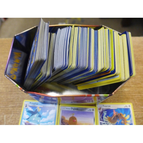 2108 - A tin of approx. 130 Pokémon cards