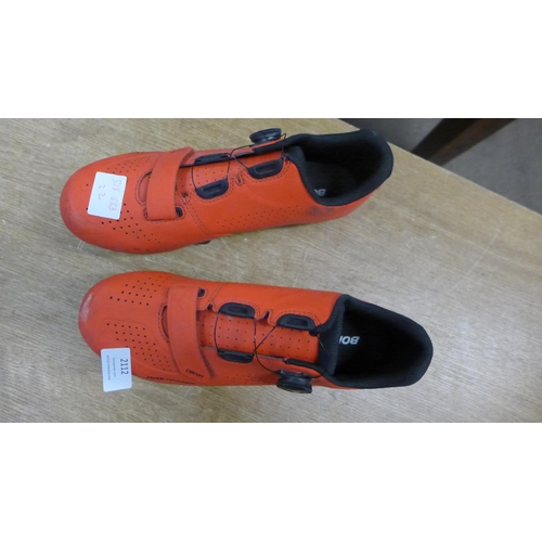 2112 - A pair of Bontrager cycling shoes, size UK 10