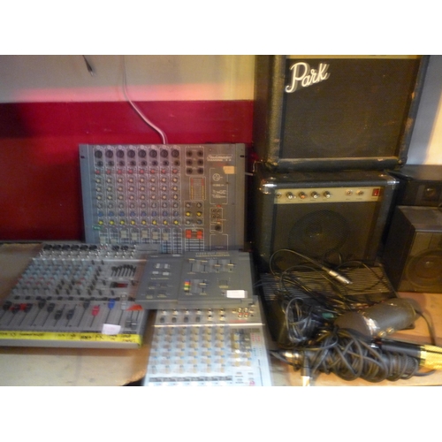 2121 - A DJ bundle: a Behringer multi FX processor, a Studiomaster Diamond 8-2 club mixer, a Maplin stereo ... 