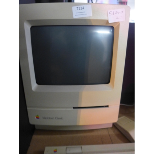 2124 - A vintage Apple Mac Classic computer