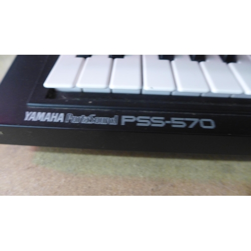 2149 - A Yamaha P55-570 electronic keyboard - Clavier Electronique Portasound