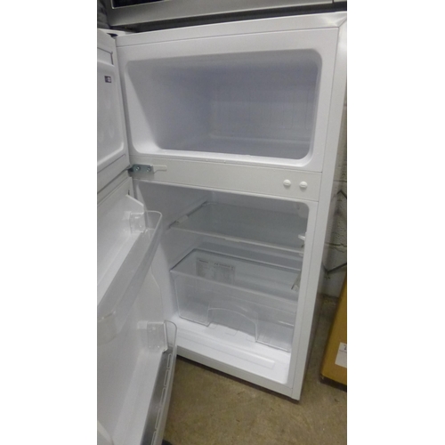 2176 - A mini fridge/freezer