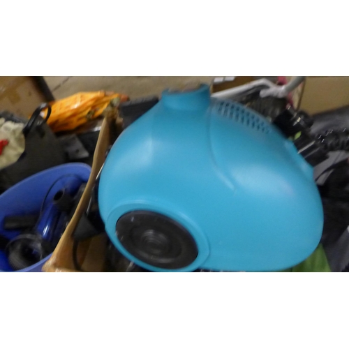 2375 - A blue steam cleaner and steam mop