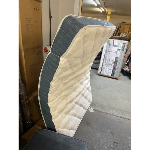 1550 - A double size mattress