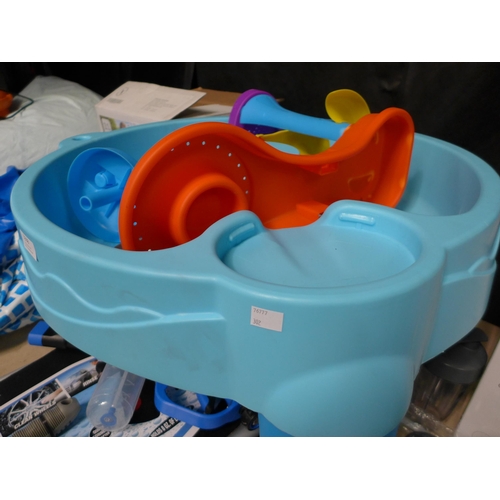 3308 - Step2 Sand & Water Table (302-364)  * This lot is subject to vat