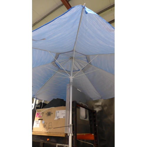 3312 - Tommy Bahama 8ft Beach Umbrella    (302-372)  * This lot is subject to vat