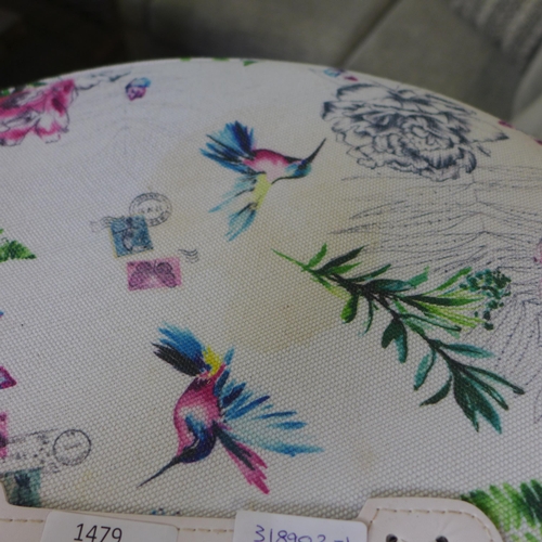 1479 - A floral patterned laundry basket