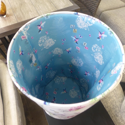 1479 - A floral patterned laundry basket