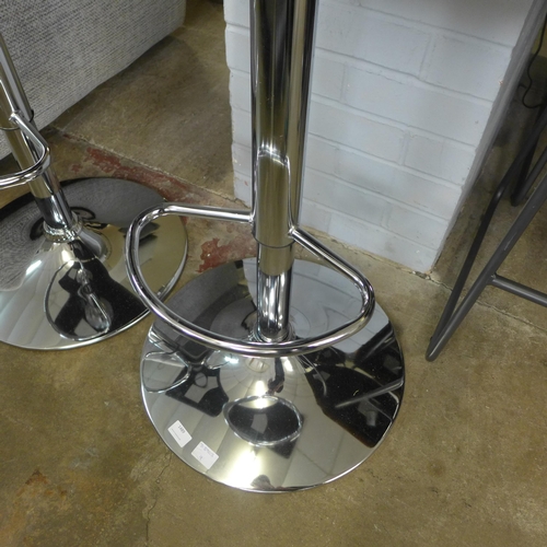 1489 - A pair of Ellis light grey bar stools