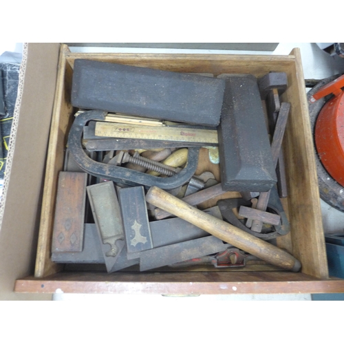 2017 - Three trays of vintage woodworking tools including chisels, try squares and hand drills