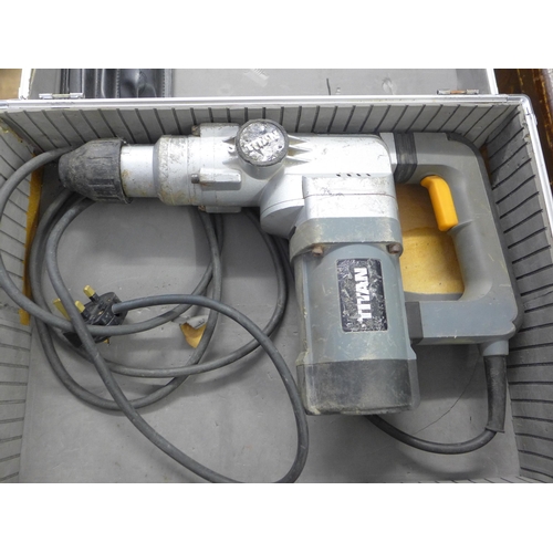 2024 - A Titan TTB698DRH breaker with two chisel bits in metal case - W