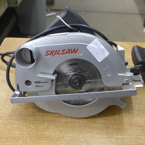 2048 - A 830w skilsaw with attachment, circular saw and Black & Decker KW713 sander