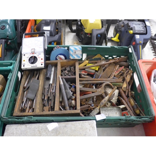 2051 - A tray of assorted engineering tools including files, chisels and a multimeter