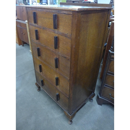 115 - An Art Deco oak chest of drawers