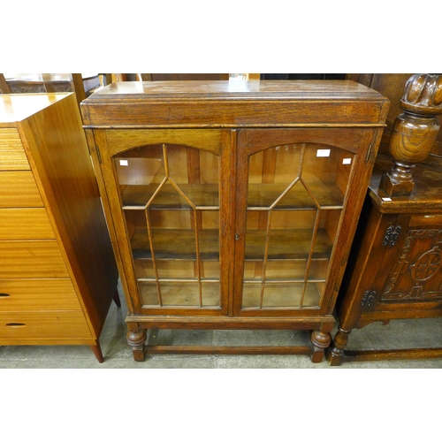 120 - An early 20th Century oak two door bookcase