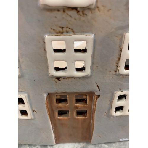 1341 - A ceramic house candle holder, H 15cms (7NT19209)   #