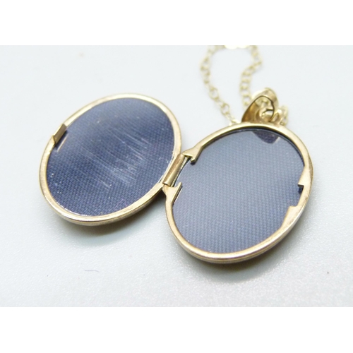 1020 - A 9ct gold locket and chain, 2.4g