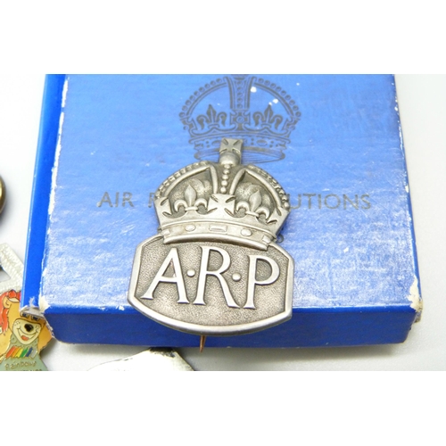 1044 - Badges, buttons and a silver ARP badge