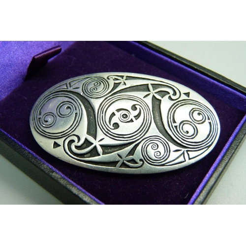 1045 - A vintage St. Justin pewter brooch, an SCA pewter brooch and a stainless steel Mòda brooch