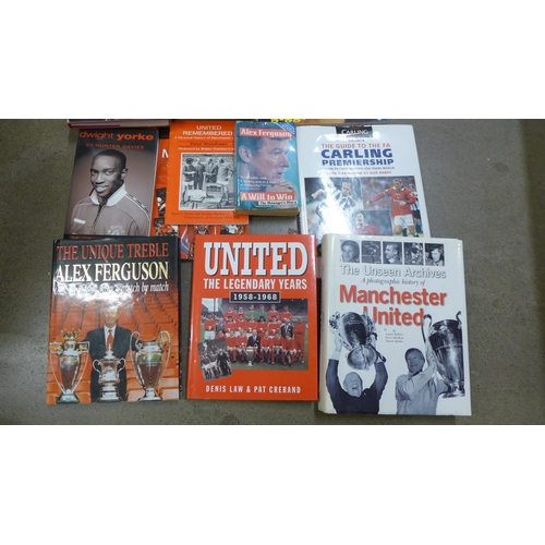 1051 - A collection of Manchester United related books **PLEASE NOTE THIS LOT IS NOT ELIGIBLE FOR POSTING A... 