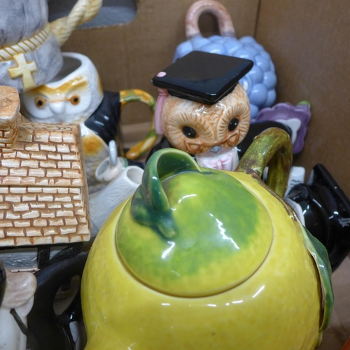 1068 - A collection of novelty teapots **PLEASE NOTE THIS LOT IS NOT ELIGIBLE FOR POSTING AND PACKING**