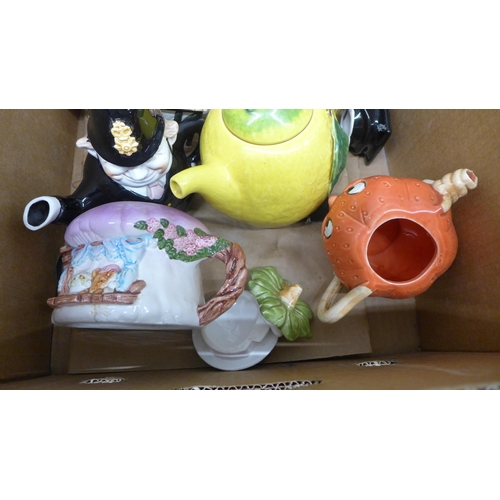 1068 - A collection of novelty teapots **PLEASE NOTE THIS LOT IS NOT ELIGIBLE FOR POSTING AND PACKING**