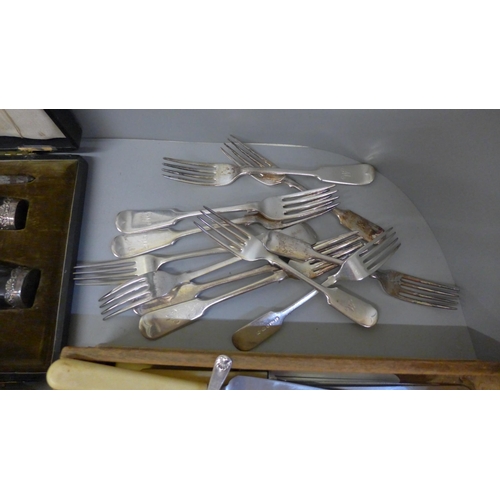 1077 - Assorted silver plated cutlery with a sterling silver knife **PLEASE NOTE THIS LOT IS NOT ELIGIBLE F... 