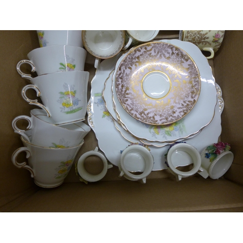 1078 - A Colclough Art Deco part tea set with Windsor teapot, a Colclough chintz part tea set and four Roya... 