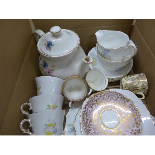 1078 - A Colclough Art Deco part tea set with Windsor teapot, a Colclough chintz part tea set and four Roya... 