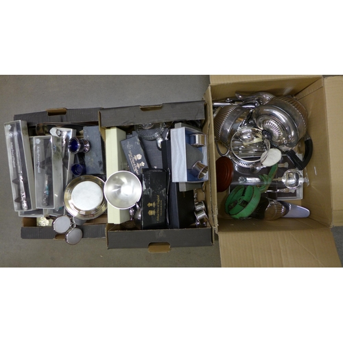 1083 - Three boxes of silver plate, cutlery, tea service, boxed napkin rings, etc. **PLEASE NOTE THIS LOT I... 