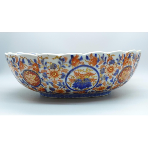 605 - A Japanese porcelain oval Imari bowl with scallop edge, four character mark to base, 26cm  a/f