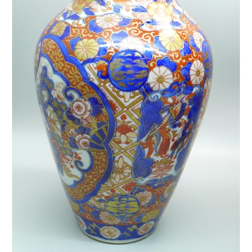 606 - A Japanese porcelain Imari vase, 22cm and an Imari vase and cover, tallest 32cm