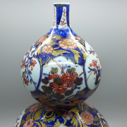607 - A Japanese porcelain double gourd vase, 28cm