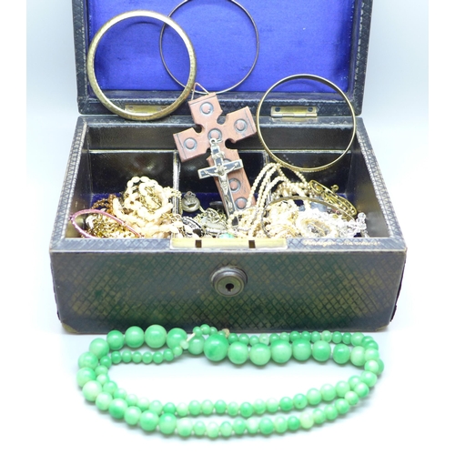 641 - A 19th Century jewellery box containing costume jewellery