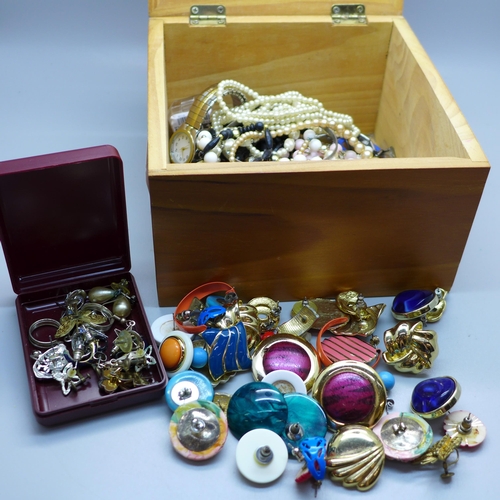 651 - A box of costume jewellery, watches and earrings