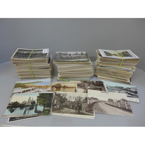 673 - Approximately 900 Edwardian postcards