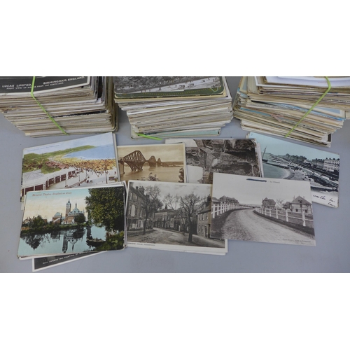 673 - Approximately 900 Edwardian postcards