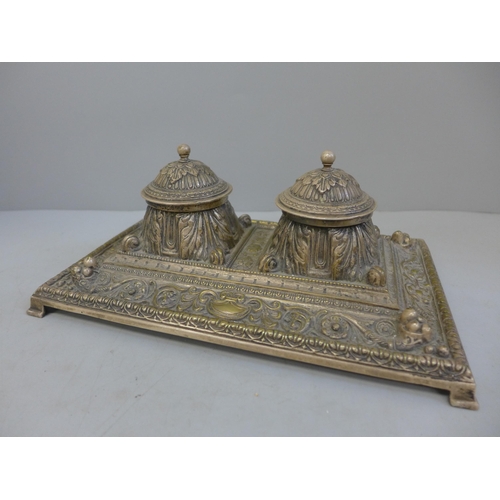 675 - A Victorian brass double inkwell deskstand