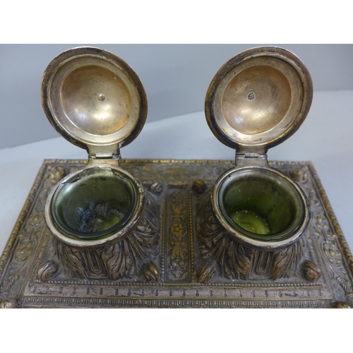 675 - A Victorian brass double inkwell deskstand