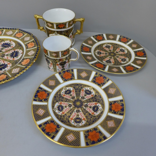 681 - Four Royal Crown Derby 1128 pattern plates, a loving cup, a/f, a coffee can and a vase