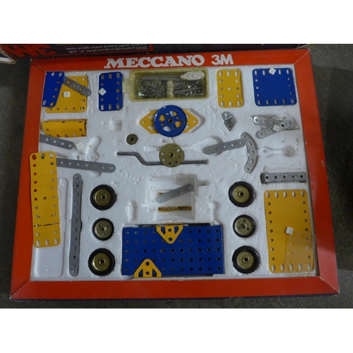 690 - A Meccano motorised set and additional Meccano spare parts