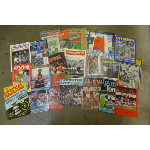 715 - Football memorabilia; Arsenal home and away programmes (33) including away v Newcastle 1949, home v ... 