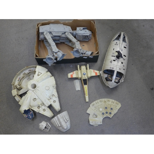 720 - Kenner Star Wars playset vehicles, At-At, Millennium Falcon, X-Wing (unchecked, may have parts missi... 