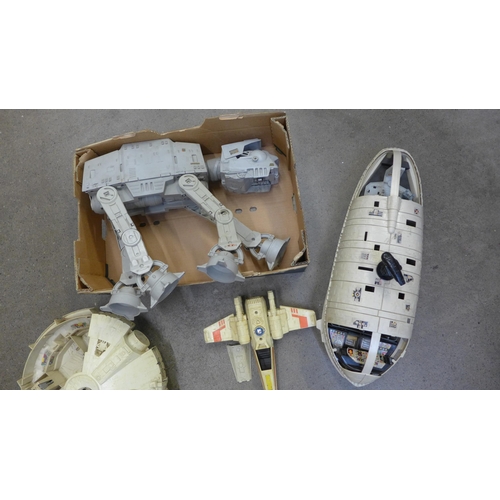 720 - Kenner Star Wars playset vehicles, At-At, Millennium Falcon, X-Wing (unchecked, may have parts missi... 