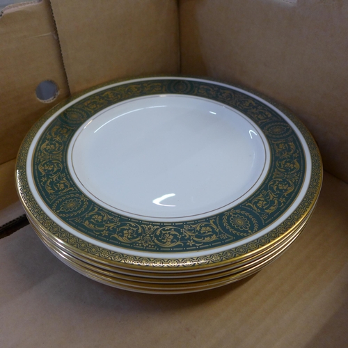 754 - A collection of Royal Doulton Vanborough pattern dinnerwares  **PLEASE NOTE THIS LOT IS NOT ELIGIBLE... 