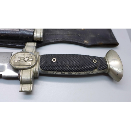 799 - A German WWII period saw blade knife/dagger, with scabbard, the leather stamped Carl-Busse 1940