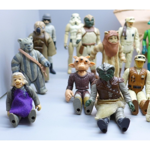 800 - Thirty-two Kenner Star Wars figures